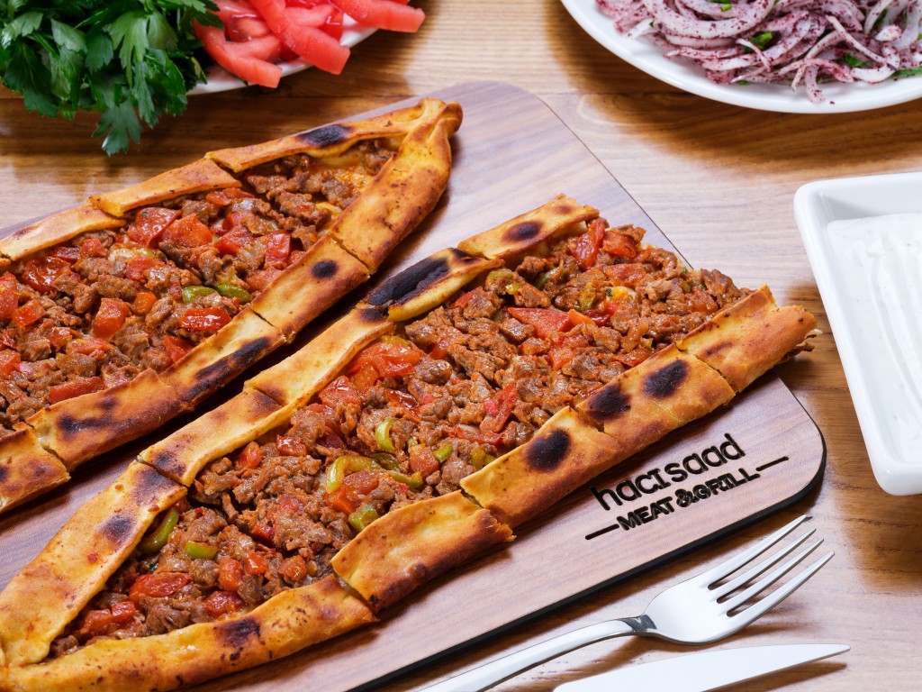 シンプルなスパイシーミートピザ Lahmacun ラフマジュン トルコのとりこ Turk Asigi