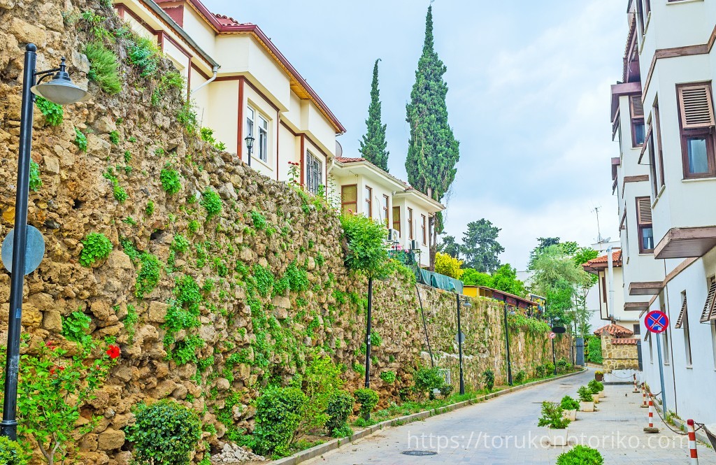 地中海最大のリゾート Antalya アンタルヤ 旧市街とデューデンの滝 トルコのとりこ Turk Asigi